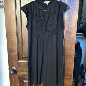 Women’s black dress
No stains, rips, or tears.